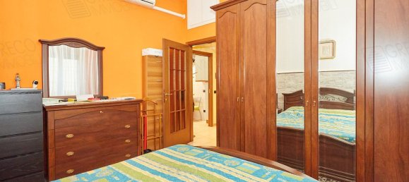 2-salle Appartement à Cinisello Balsamo, Italy No. 69255 17