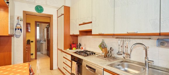 2-salle Appartement à Cinisello Balsamo, Italy No. 69255 2