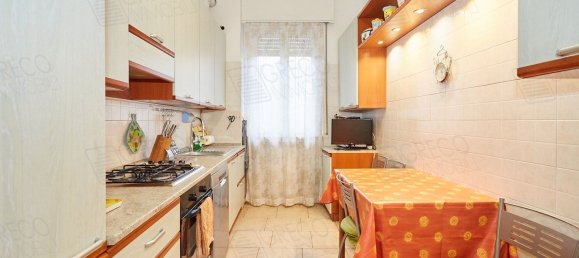 2-salle Appartement à Cinisello Balsamo, Italy No. 69255 4