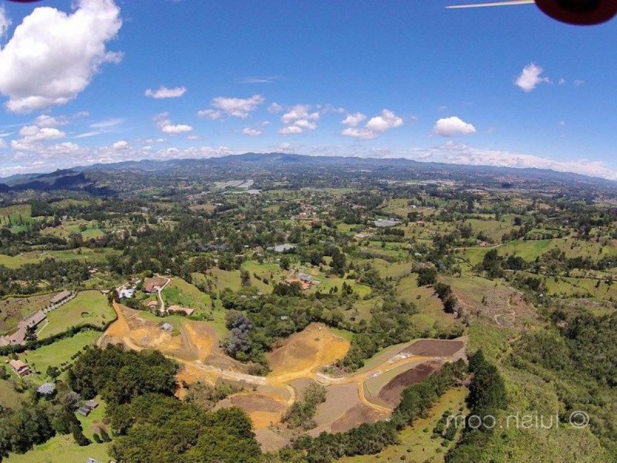 Terreno en Antioquia, Colombia No. 736
