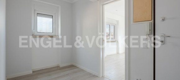 2 bedrooms Apartment in Lisbon, Portugal No. 12882 3