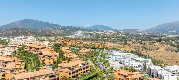 3 bedrooms Penthouse in Estepona, Spain No. 133480 2