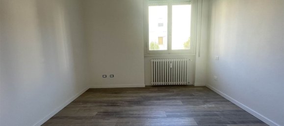 3 rooms Apartment in Scandicci, Italy No. 37182 2