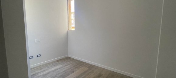 3 rooms Apartment in Scandicci, Italy No. 37182 3