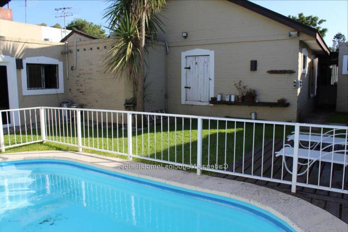 3 bedrooms House in Canelones, Uruguay No. 12426