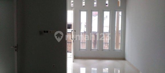 3 bedrooms House in Tanah Abang, Indonesia No. 1438 24