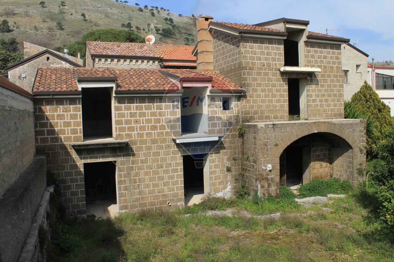 14 rooms Villa in Caserta, Italy No. 81882