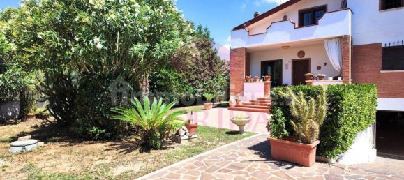 4 bedrooms Villa in Ardea, Italy No. 332881 2