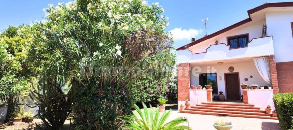 4 bedrooms Villa in Ardea, Italy No. 332881 3