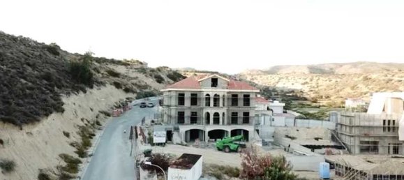 4 bedrooms Commercial property in Agios Athanasios, Cyprus No. 19656 8