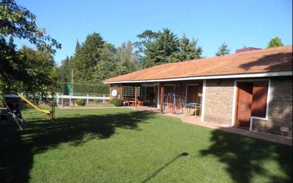 Дом с 3 спальнями в Берасатеги, Аргентина № 62562