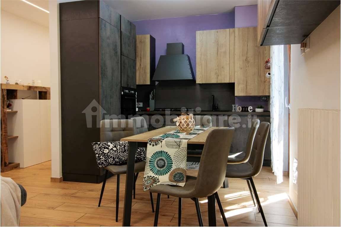 2 bedrooms Apartment in Fino Mornasco, Italy No. 209993