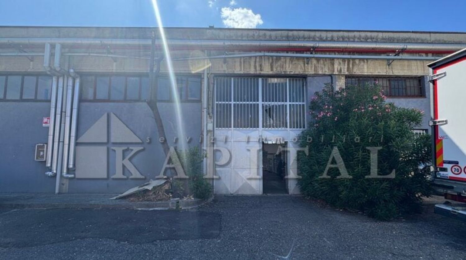 Lagerhaus in Sesto San Giovanni, Italy 332m², Nr. 361048