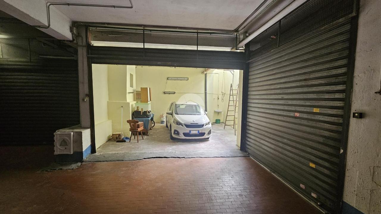 1 room Garage in Rome, Italy No. 107266