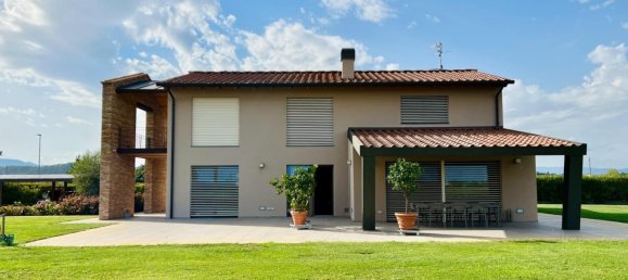 3 bedrooms Villa in Santa Croce sull'Arno, Italy No. 323244 2