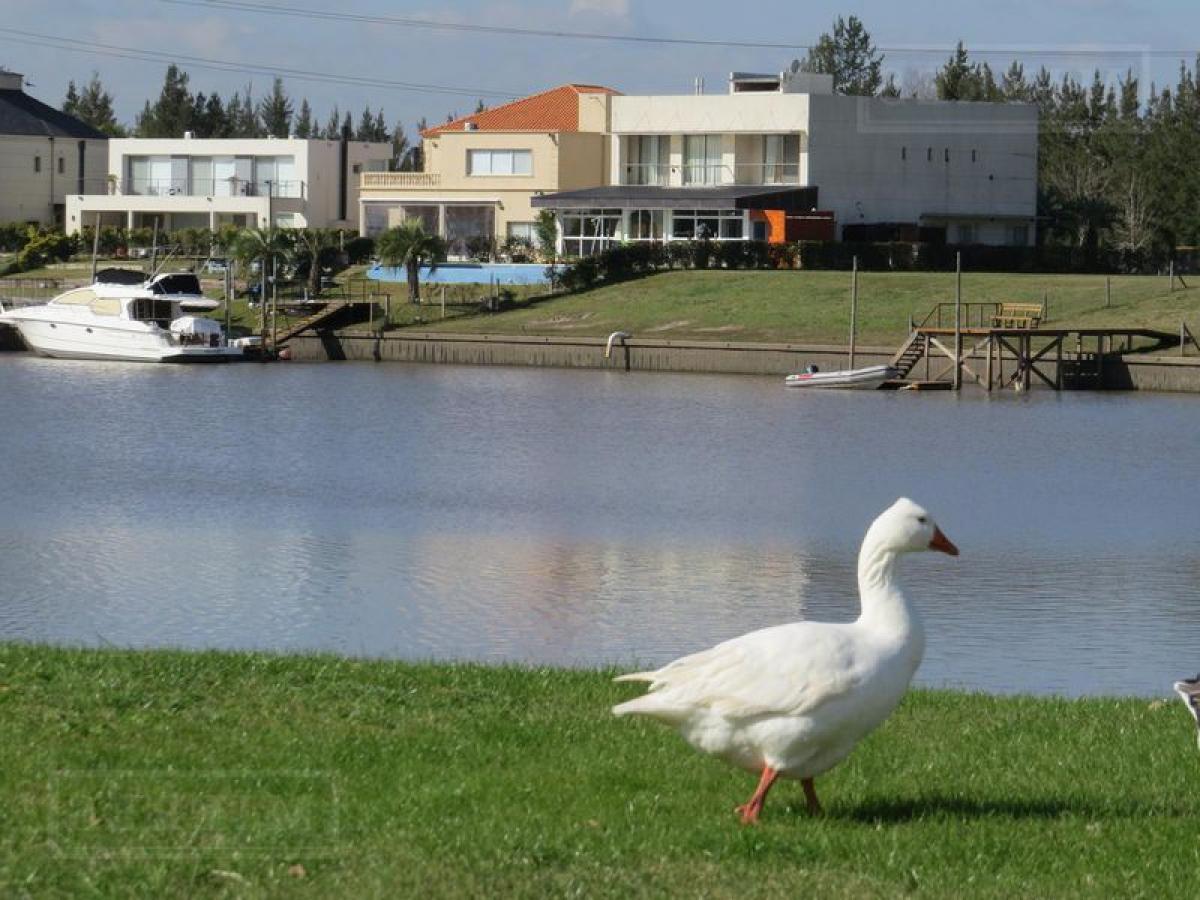  Land in Tigre, Argentina No. 121063