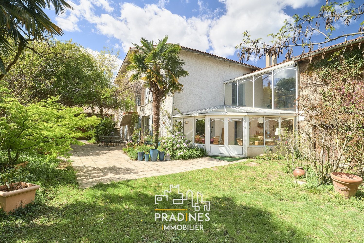 5 bedrooms House in Sablons, France No. 191982