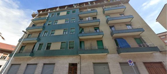 3 rooms Apartment in Turin, Italy No. 12209 3