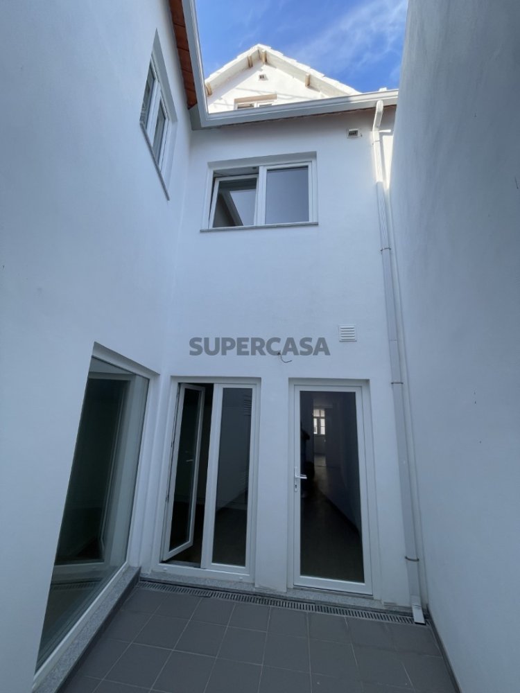 350m² Building in Ilhavo, Portugal No. 194966