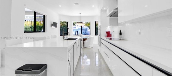 5 dormitorios villa en venta en Miami, Miami-Dade, Florida, USA № 615941 21