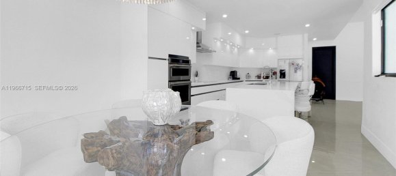5 dormitorios villa en venta en Miami, Miami-Dade, Florida, USA № 615941 19