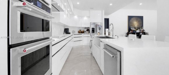 5 dormitorios villa en venta en Miami, Miami-Dade, Florida, USA № 615941 22