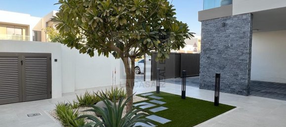 4 bedrooms Villa in Yas Island, UAE No. 15180 6