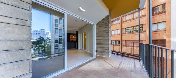 Apartamento de 3 dormitorios en Alicante, Spain No. 154943 5