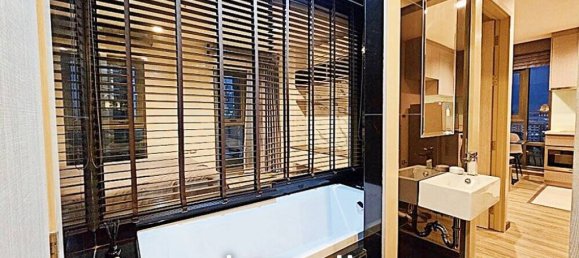 Apartamento com 1 quarto em condomínio em Phra Khanong, Thailand N.º 17588 9