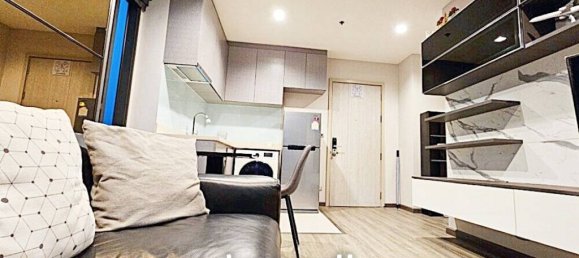 Apartamento com 1 quarto em condomínio em Phra Khanong, Thailand N.º 17588 2