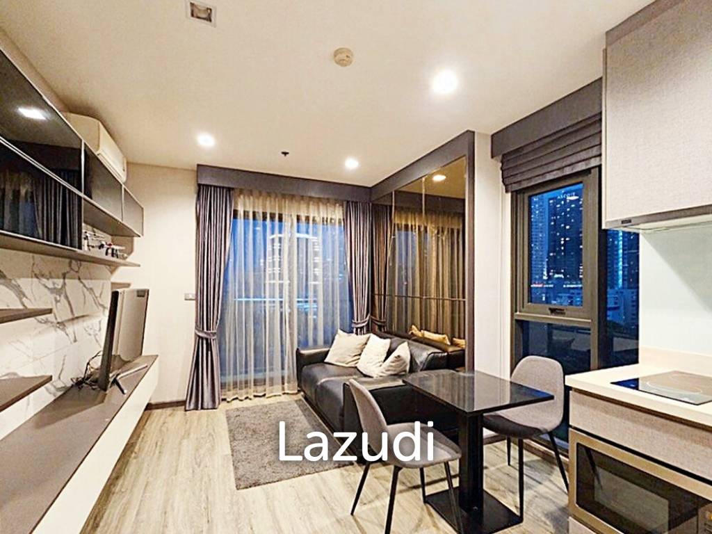 Apartamento com 1 quarto em condomínio em Phra Khanong, Thailand N.º 17588