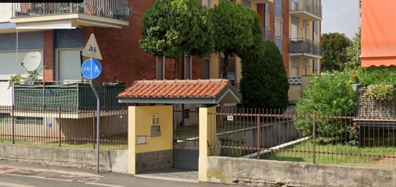 5 bedrooms Apartment in Magenta, Italy No. 361116