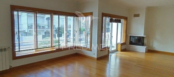 4 bedrooms House in Senhora da Hora, Portugal No. 133438 4