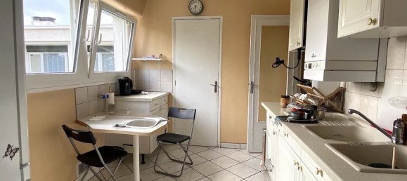 2 bedrooms Apartment in Saint-Jean-de-la-Ruelle, France No. 161148 3