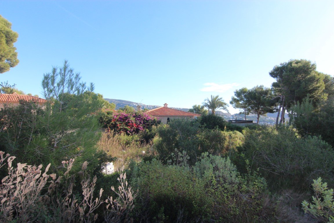 1000m² Land in Moraira, Spain No. 8315