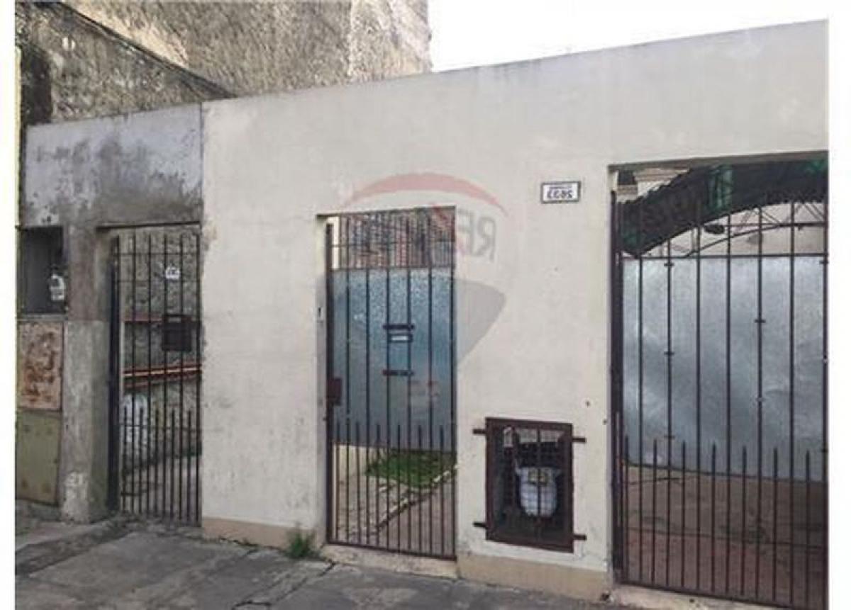 2 bedrooms House in Lanus, Argentina No. 6132