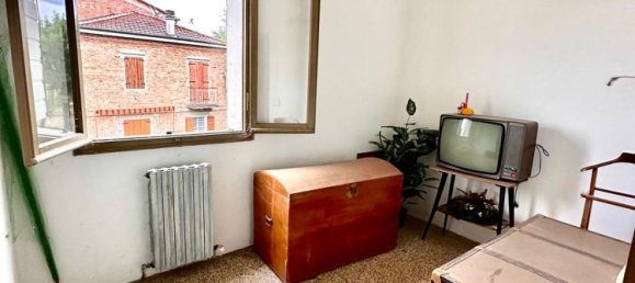 Casa de 4 habitaciónes en Cavezzo, Italy No. 301951 10