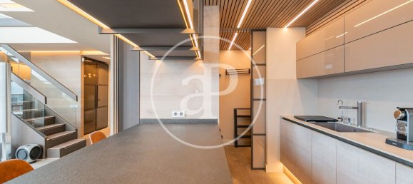 3 bedrooms Penthouse in Sant Marti, Spain No. 24670 9