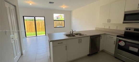 3 dormitorios dúplex en venta en Miami, Miami-Dade, Florida, USA № 614654 21