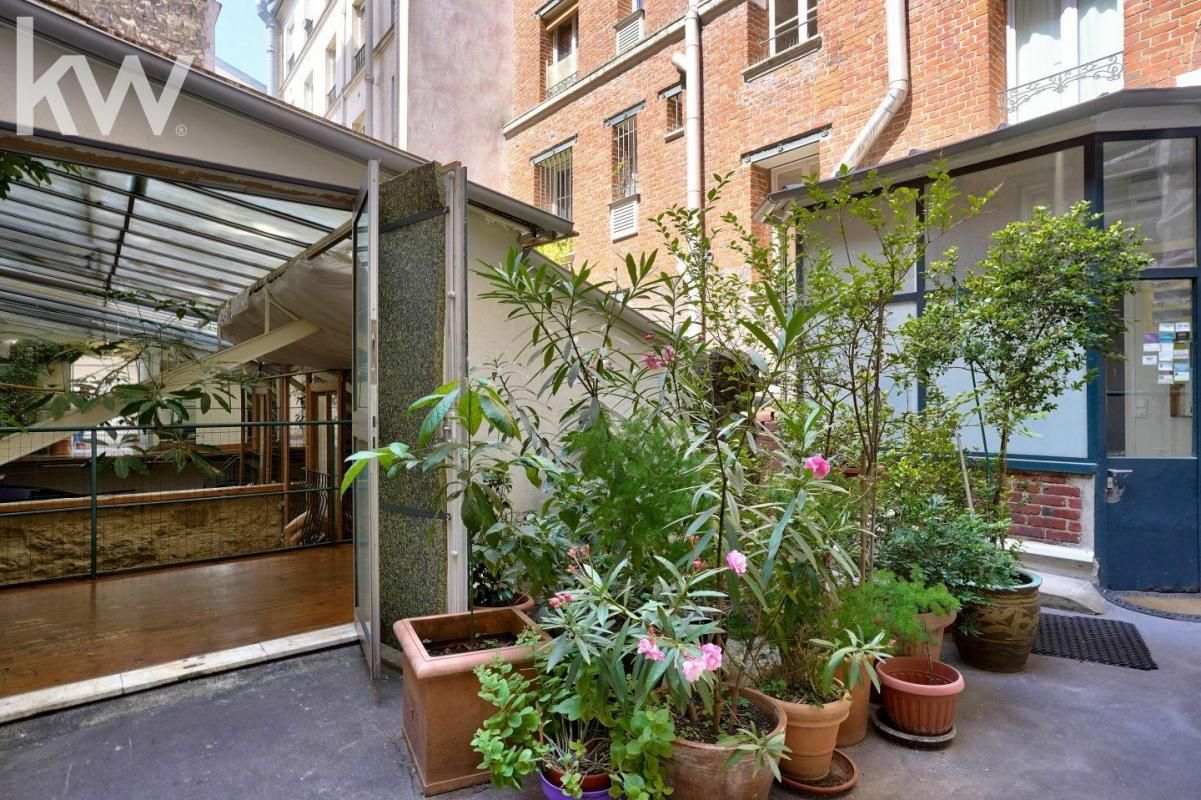 Propiedad comercial en Paris, France 254 m² No. 179886