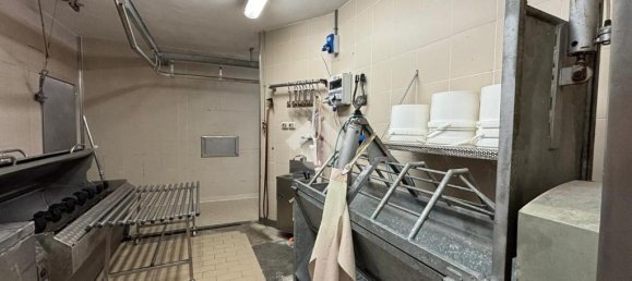 10-Zimmer Lagerhaus in Lombardy, Italy, Nr. 257661 17