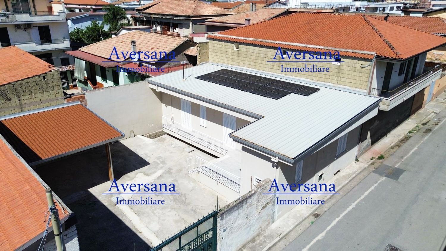 3 bedrooms House in Parete, Italy No. 402570