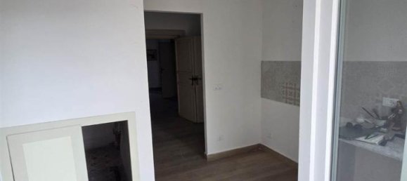 3 rooms Apartment in Palermo, Italy No. 39311 5
