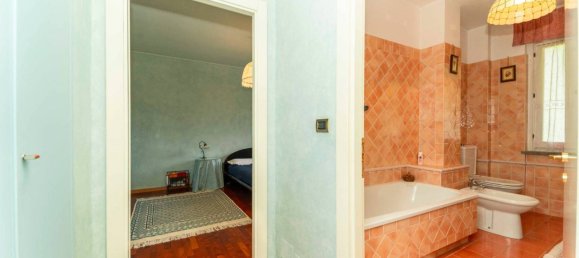 2 bedrooms Villa in Pino Torinese, Italy No. 322031 11