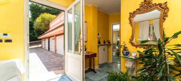 2 bedrooms Villa in Pino Torinese, Italy No. 322031 20