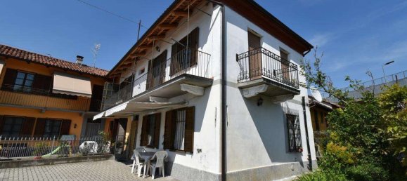 Дом с 5 комнатами в Альба, Италия № 156701 4