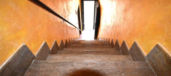 Дом с 5 комнатами в Альба, Италия № 156701 16