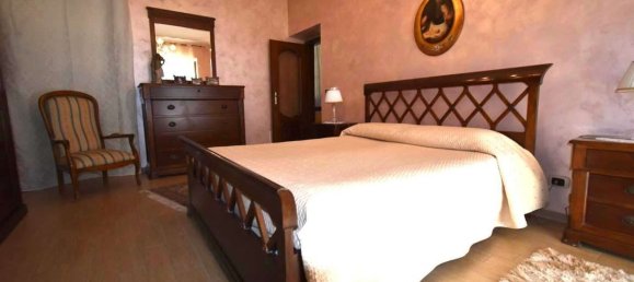 Дом с 5 комнатами в Альба, Италия № 156701 10