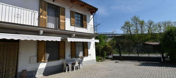 Дом с 5 комнатами в Альба, Италия № 156701 3