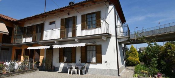 Дом с 5 комнатами в Альба, Италия № 156701 2